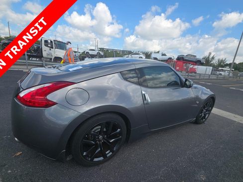 Used 2017 Nissan 370Z Coupe RWD image 3