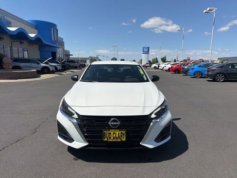 Used 2025 Nissan Altima 2.5 SV FWD image 8