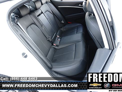 Used 2025 Genesis G70 2.5T RWD image 12