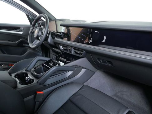New 2026 Porsche Cayenne image 19