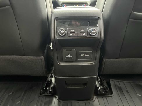 Used 2023 GMC Acadia SLT w/ Technology Package image 22