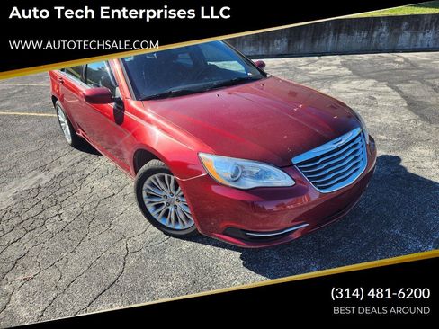 Used 2013 Chrysler 200 Touring FWD image 1