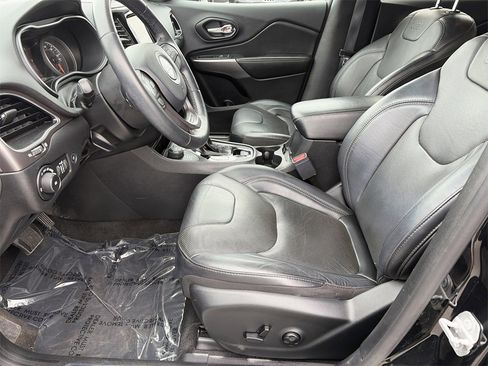 Used 2019 Jeep Cherokee Limited image 20