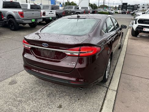Used 2017 Ford Fusion SE FWD image 6