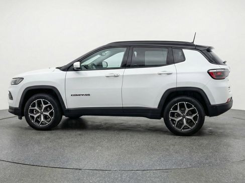 Used 2025 Jeep Compass Limited image 5