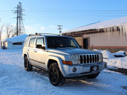 Used 2009 Jeep Commander Sport image 1