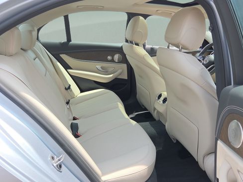 Used 2022 Mercedes-Benz E 350 4MATIC Sedan image 16