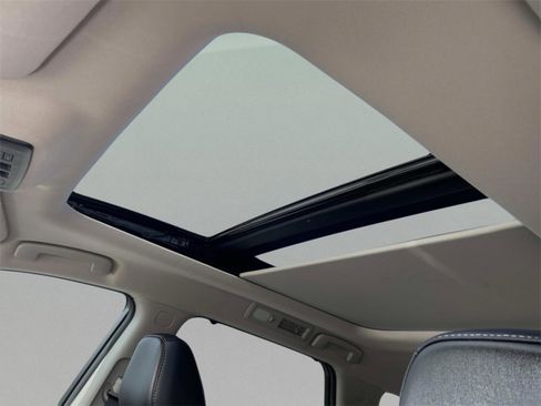 Used 2024 Nissan Pathfinder SL w/ SL Premium Package image 16