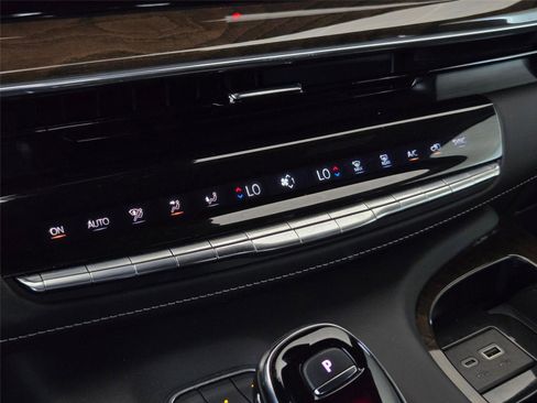 Certified 2024 Cadillac Escalade Sport Platinum w/ LPO, ONYX Package AWD/4WD image 21