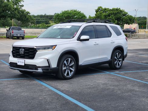 Used 2024 Honda Pilot Elite image 2