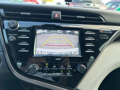 Used 2020 Toyota Camry LE w/ Convenience Package FWD image 6
