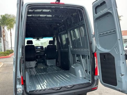 Used 2025 Mercedes-Benz Sprinter 2500 image 15