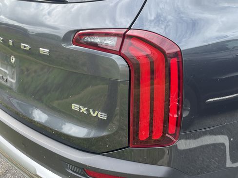 Used 2021 Kia Telluride EX w/ EX Premium Package FWD image 11