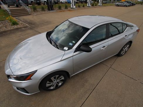 Used 2024 Nissan Altima 2.5 S FWD image 17