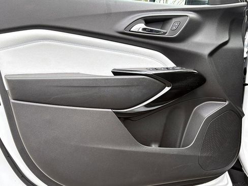 Used 2025 Chevrolet Trax LT w/ Driver Confidence Package image 16