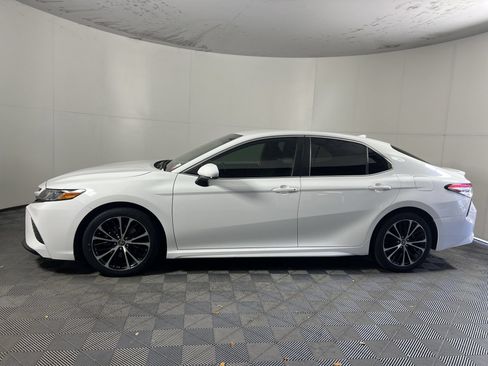 Used 2020 Toyota Camry SE FWD image 7