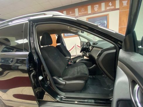 Used 2014 Nissan Rogue SV w/ SV Family Package AWD/4WD image 8