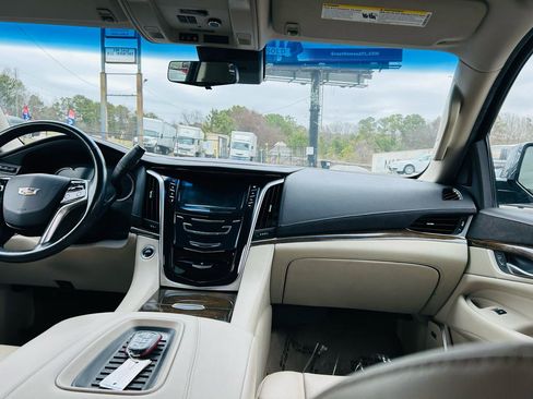 Used 2019 Cadillac Escalade Premium Luxury image 36