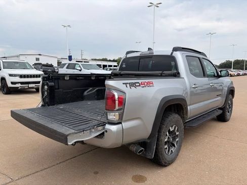 Used 2022 Toyota Tacoma TRD Off-Road w/ TRD Premium Off Road Package AWD/4WD image 4