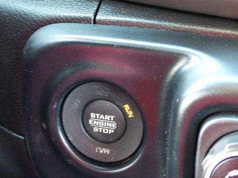 Used 2023 Jeep Gladiator Sport AWD/4WD image 49