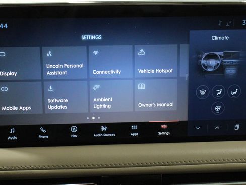 Used 2022 Lincoln Nautilus Reserve image 18