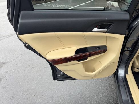 Used 2010 Honda Crosstour EX-L image 16