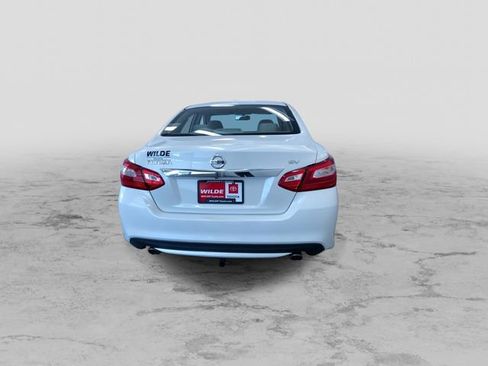 Used 2017 Nissan Altima 2.5 SV w/ Convenience Package FWD image 9