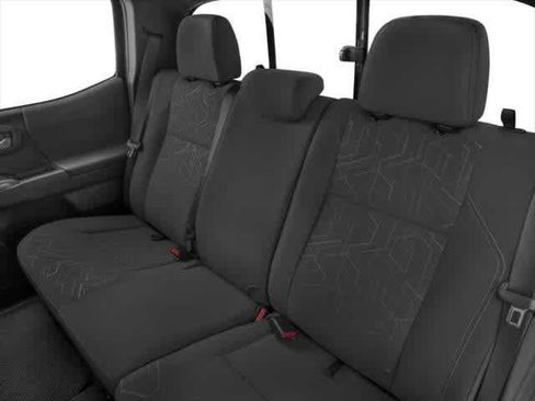 Used 2017 Toyota Tacoma TRD Off-Road image 9