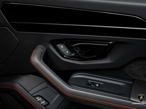 Used 2024 Lamborghini Urus S image 44