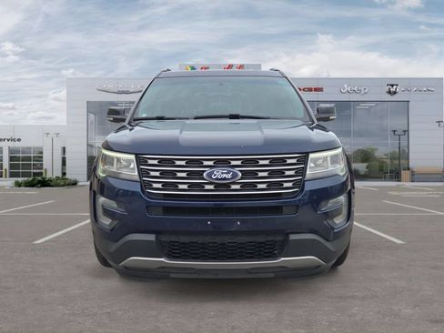 Used 2017 Ford Explorer XLT w/ Equipment Group 202A AWD/4WD image 8