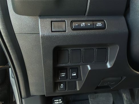 Used 2024 Nissan Frontier SV image 24