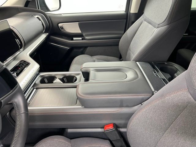 Used 2025 Ford Expedition Active AWD/4WD image 15