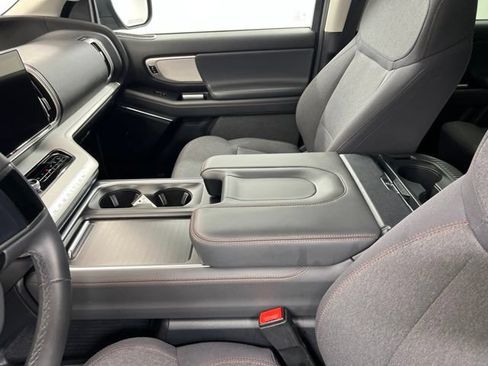 Used 2025 Ford Expedition Active AWD/4WD image 15