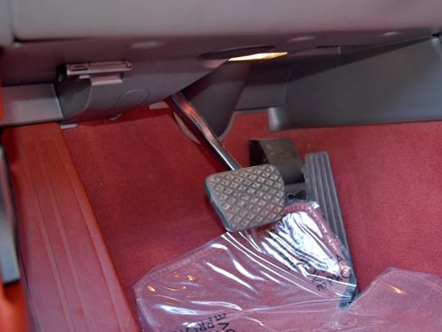 Used 2005 BMW 645Ci Convertible image 22