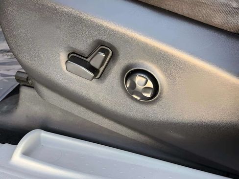 Used 2022 Chrysler Pacifica Touring-L FWD image 28