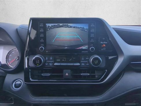 Used 2020 Toyota Highlander L image 16
