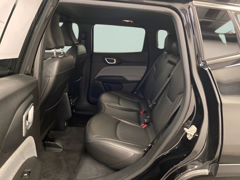 Used 2023 Jeep Compass Latitude AWD/4WD image 19