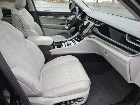 Used 2023 Jeep Grand Cherokee L Overland w/ Luxury Tech Group IV image 11