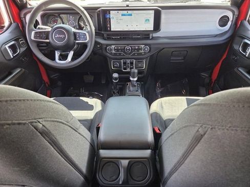 Used 2025 Jeep Wrangler Unlimited Sahara AWD/4WD image 18