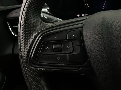 Used 2025 Buick Envista Preferred image 32