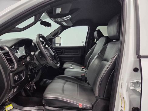 Used 2024 RAM 2500 Tradesman w/ Chrome Appearance Group AWD/4WD image 3