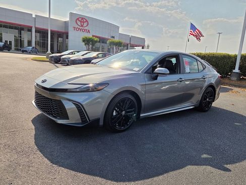 New 2026 Toyota Camry SE FWD image 3