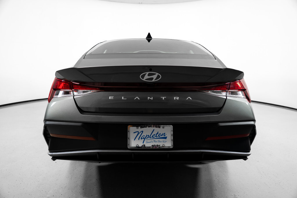 Certified 2026 Hyundai Elantra SE FWD image 11