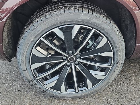 New 2026 Volvo XC90 B5 Plus image 18