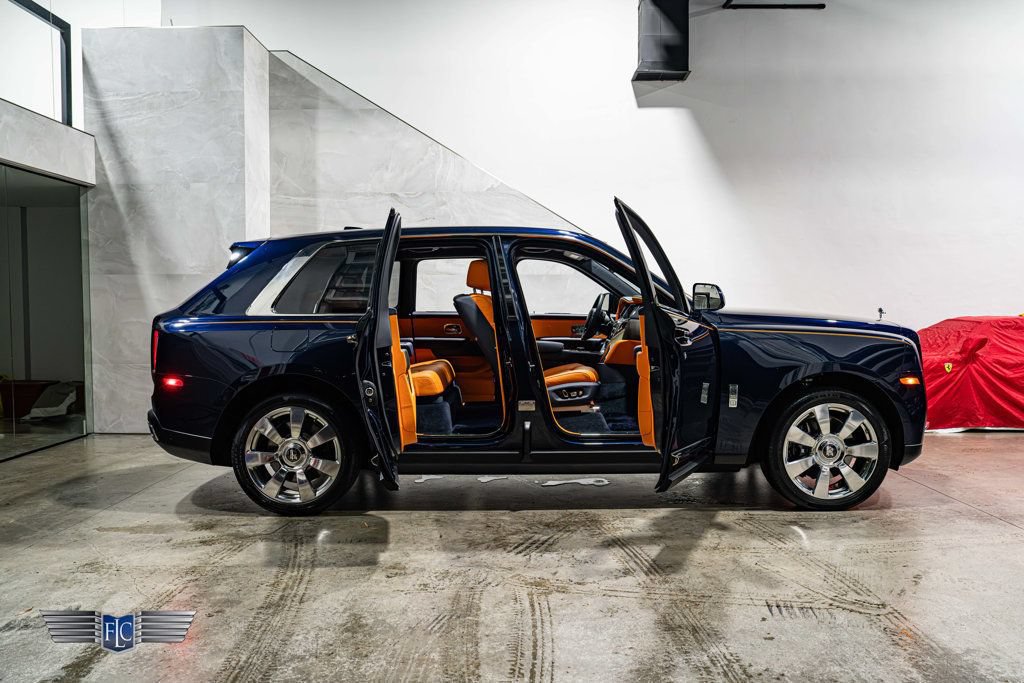 Used 2023 Rolls-Royce Cullinan w/ Cullinan Package AWD/4WD image 3