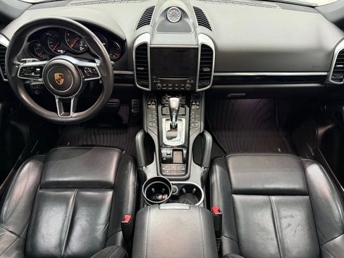Used 2018 Porsche Cayenne Platinum Edition image 2