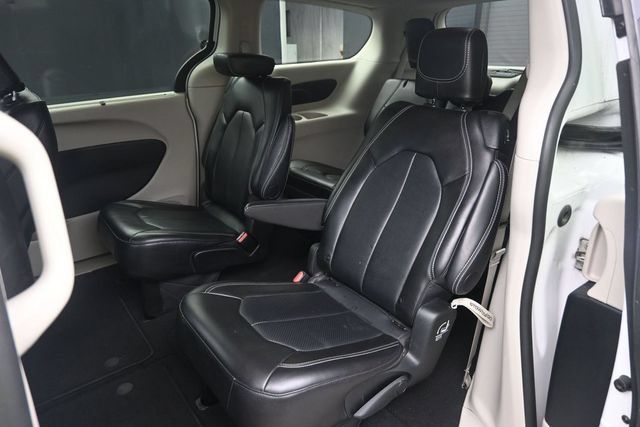Used 2024 Chrysler Pacifica Touring-L FWD image 26