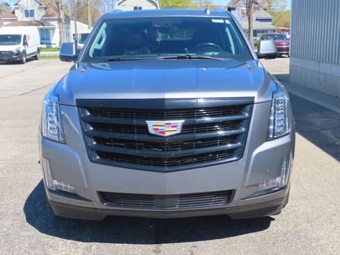 Used 2020 Cadillac Escalade Premium Luxury w/ Escalade Sport Edition AWD/4WD image 12