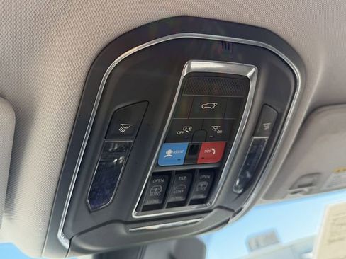 Used 2024 Jeep Grand Cherokee L Limited w/ Black Appearance Package image 27