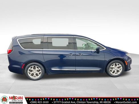Used 2018 Chrysler Pacifica Touring-L Plus w/ Tire & Wheel Group image 6